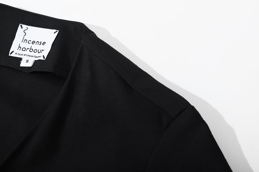 ih black cotton sateen dress close up of the clean shoulder seam construction