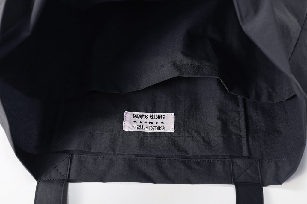 close up of quick access slot pocket detail on incense harbour black outdoor tote