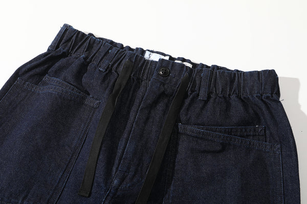close up of adjustable metal buckle detail on waist of incense harbour denim shorts