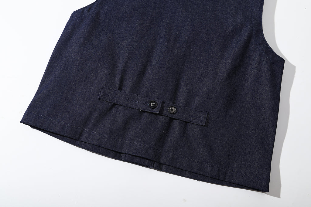 close up of the vintage style adjustable buckle at the back
