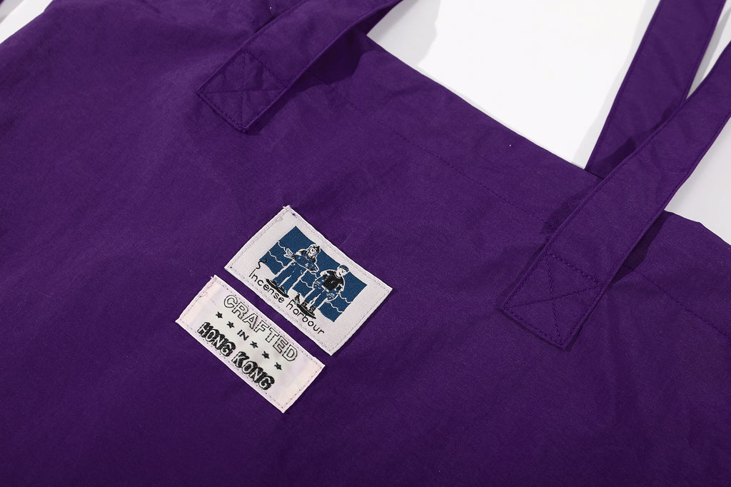 close up of ih brand woven label on the premium purple daily 2 way tote