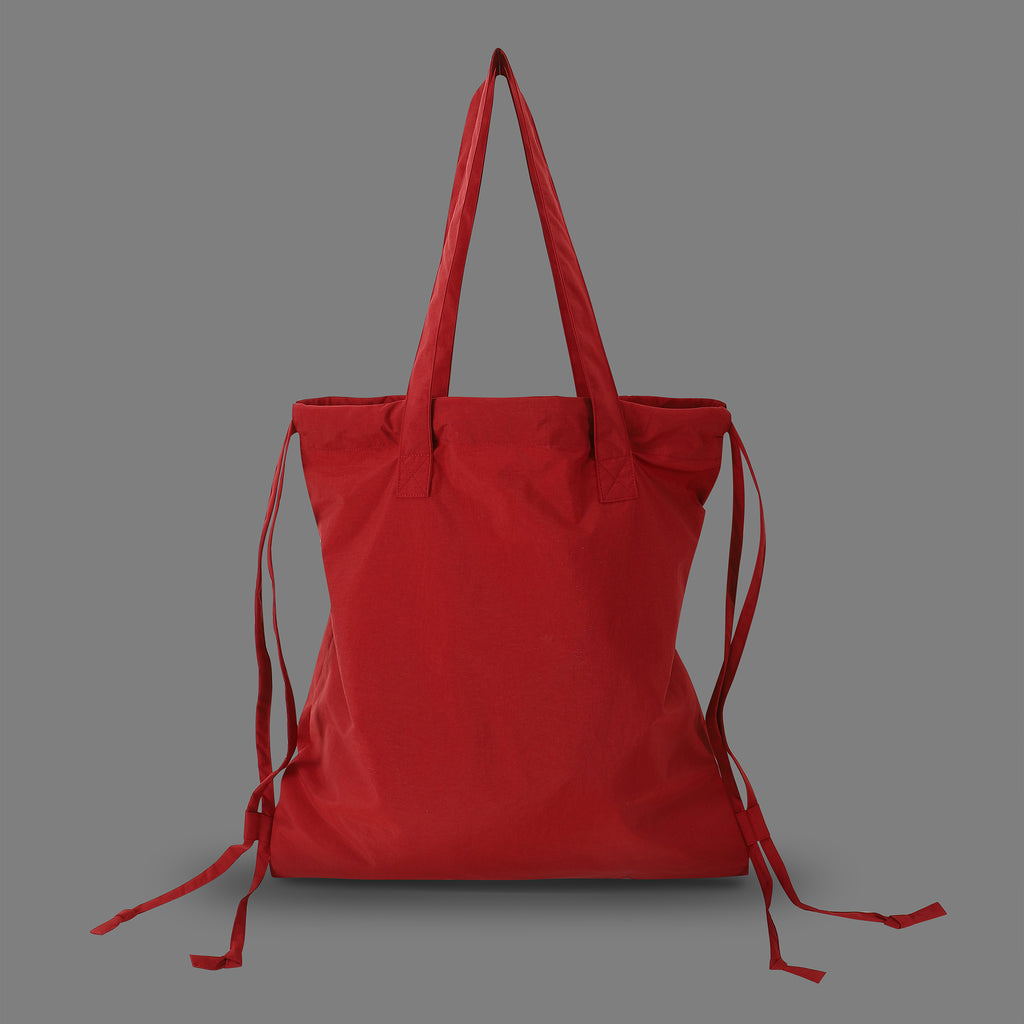 ih red outdoor daily 2 way tote showing shoulder strap and back