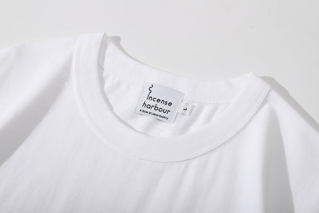 the durable ribbed collar and inner neck tape