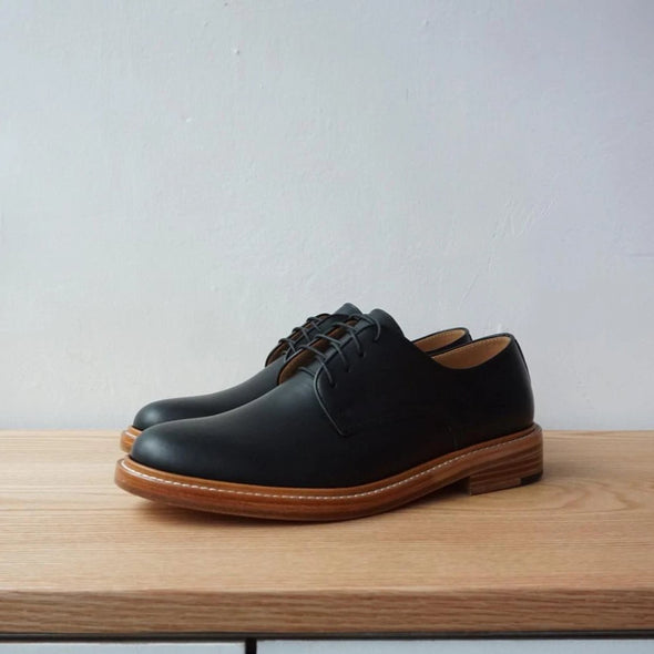 chenjingkaioffice - derby shoes (black/leather sole) - GLUE Associates