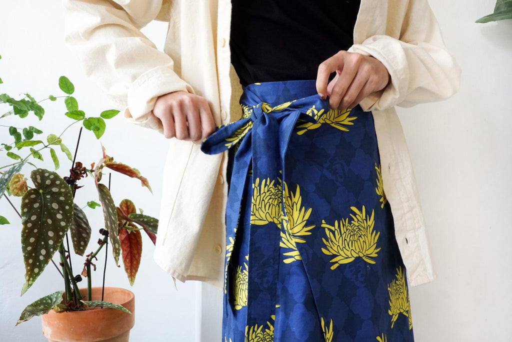 Floral cotton wrap midi skirt - chrysanthemum navy 2.0 - GLUE Associates
