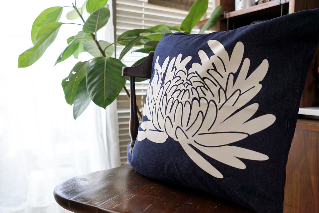 GOC denim chrysanthemum print cushion cover - White - GLUE Associates
